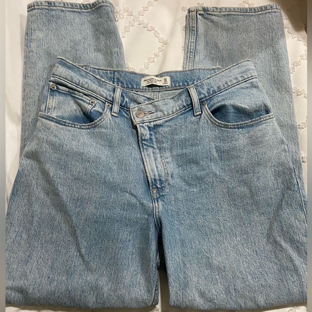 Abercrombie 90s Straight Ultra High Rise Jean